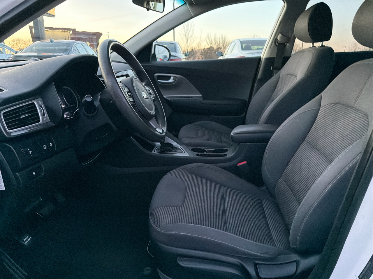 Kia Niro LX FWD 2019