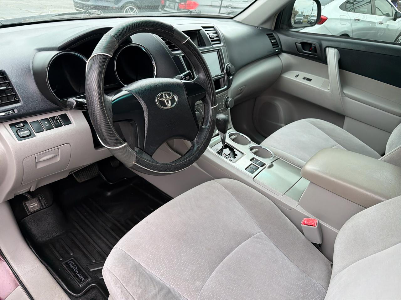 Toyota Highlander FWD 4dr I4 (Natl) 2012