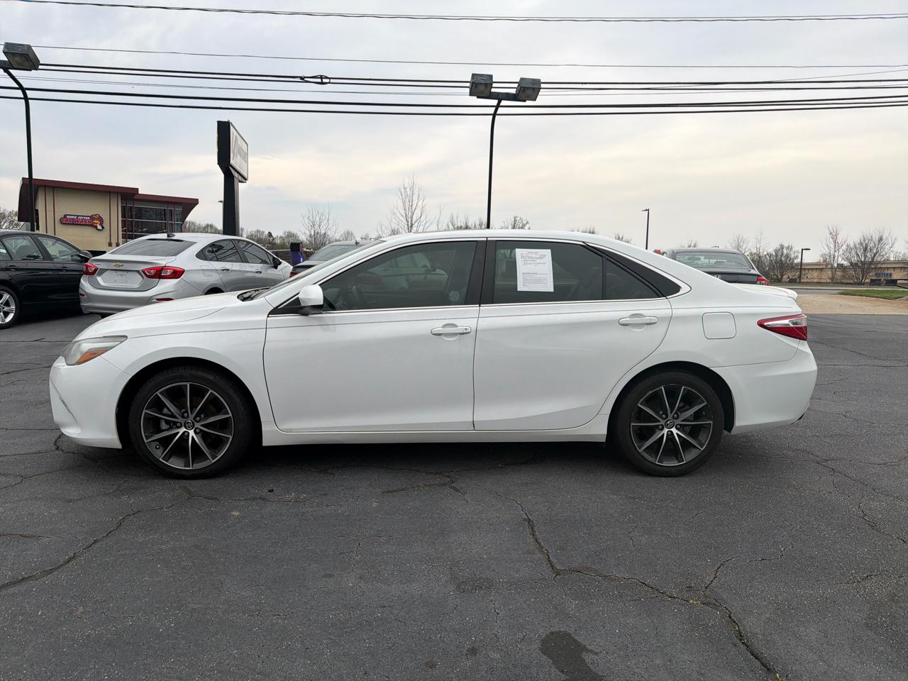 Toyota Camry XLE Auto (Natl) 2017