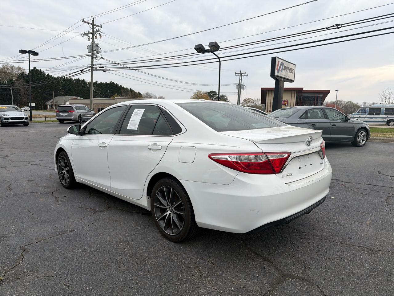 Toyota Camry XLE Auto (Natl) 2017