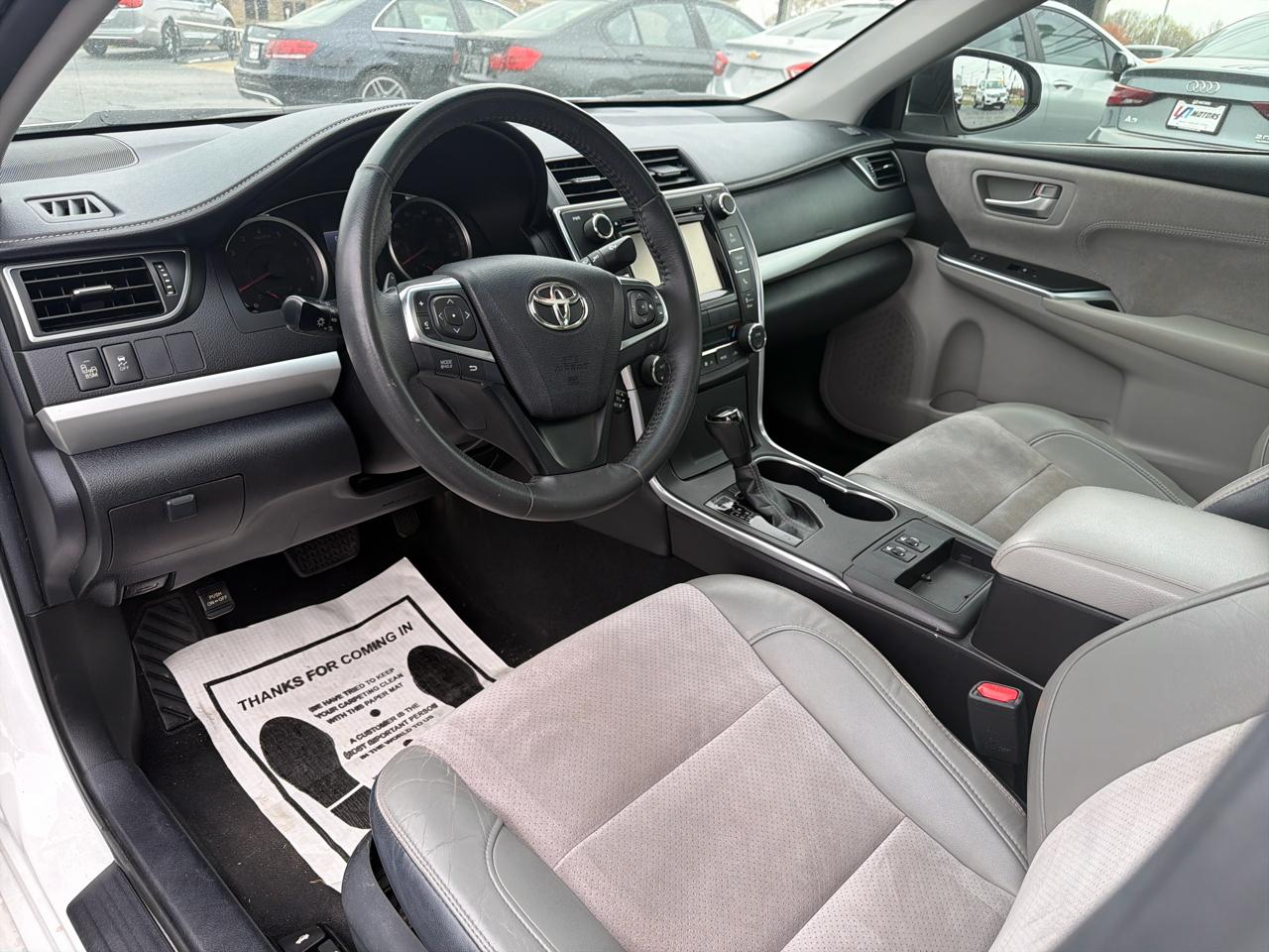 Toyota Camry XLE Auto (Natl) 2017