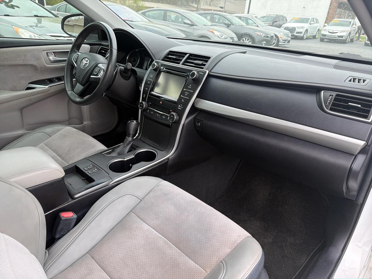 Toyota Camry XLE Auto (Natl) 2017