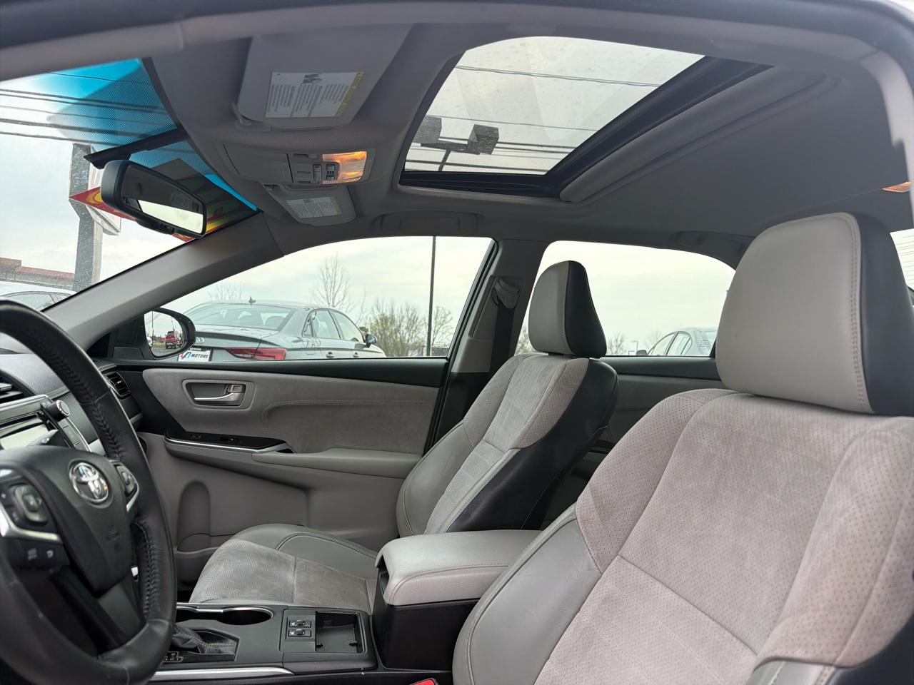 Toyota Camry XLE Auto (Natl) 2017