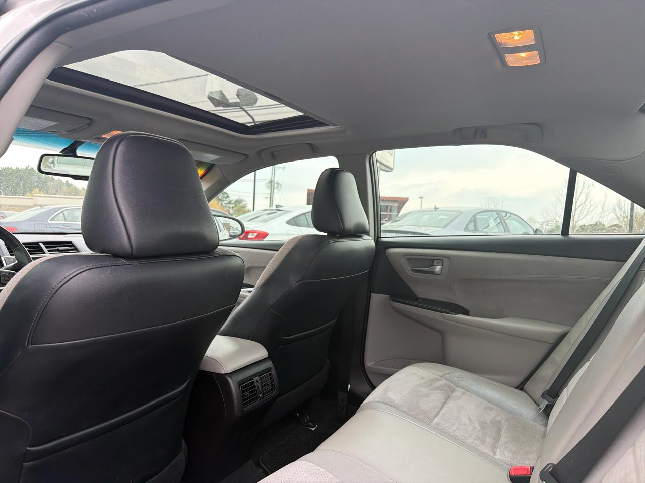 Toyota Camry XLE Auto (Natl) 2017