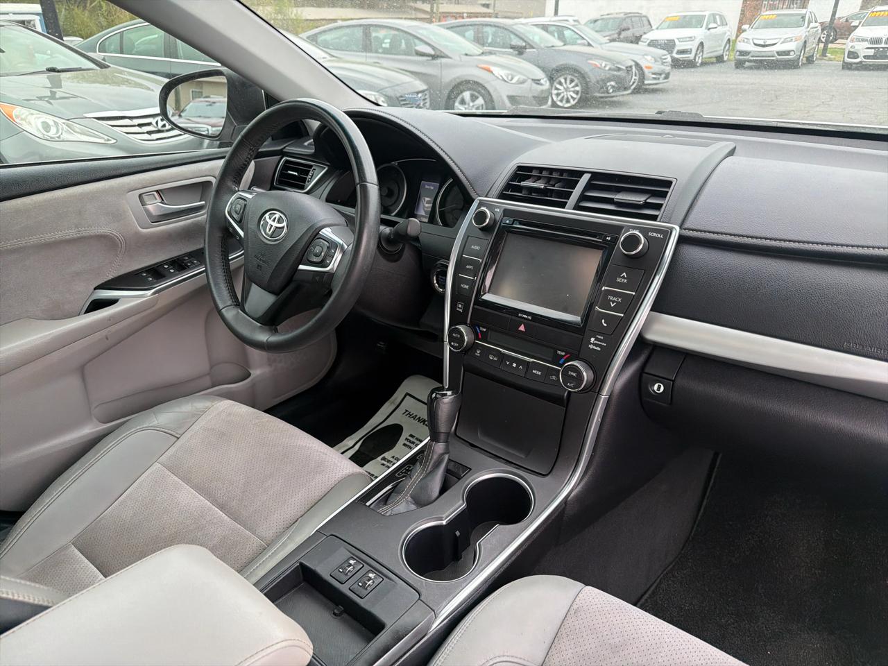 Toyota Camry XLE Auto (Natl) 2017