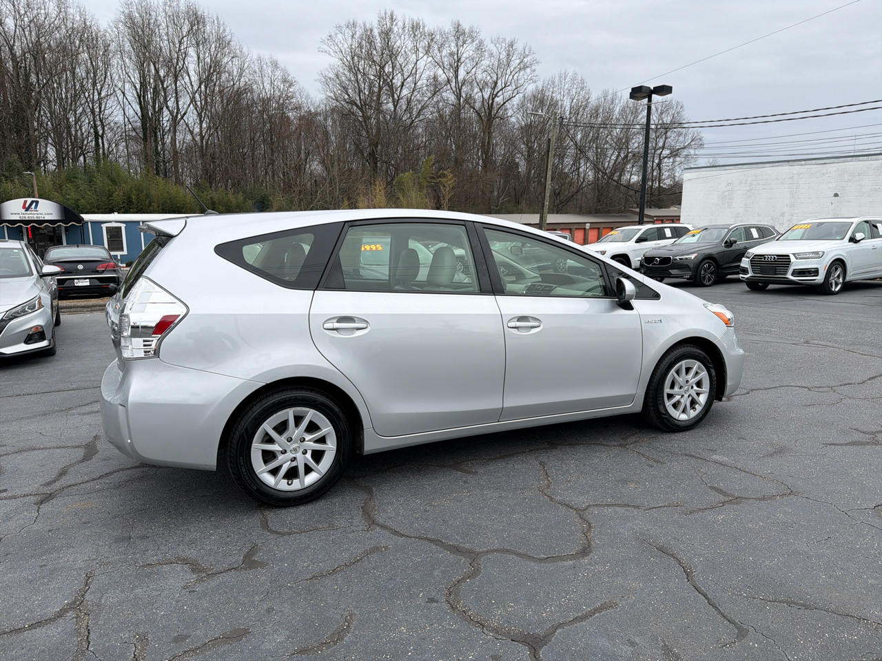 Toyota Prius V 5dr Wgn Three (Natl) 2012