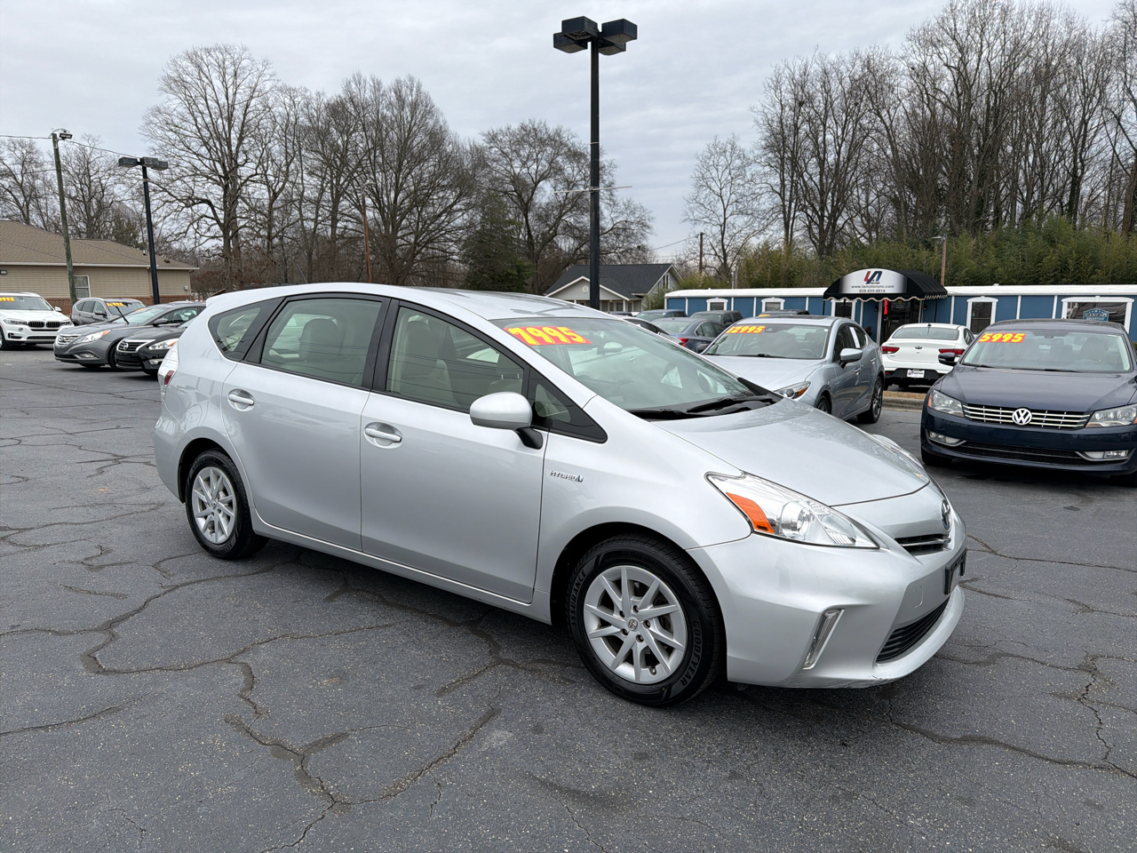 Toyota Prius V 5dr Wgn Three (Natl) 2012