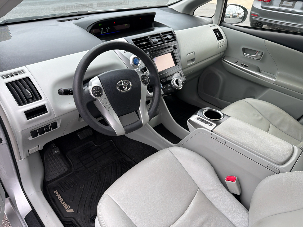 Toyota Prius V 5dr Wgn Three (Natl) 2012