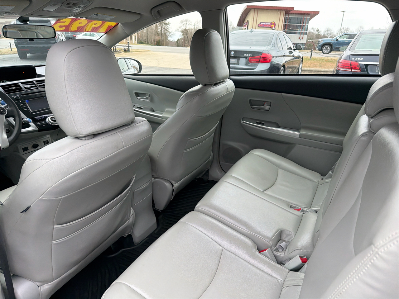 Toyota Prius V 5dr Wgn Three (Natl) 2012