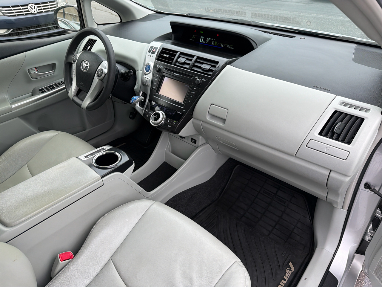 Toyota Prius V 5dr Wgn Three (Natl) 2012