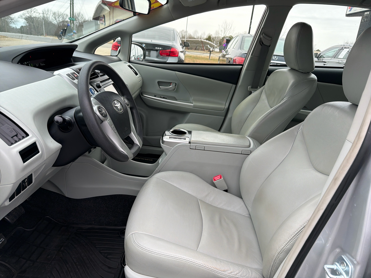 Toyota Prius V 5dr Wgn Three (Natl) 2012