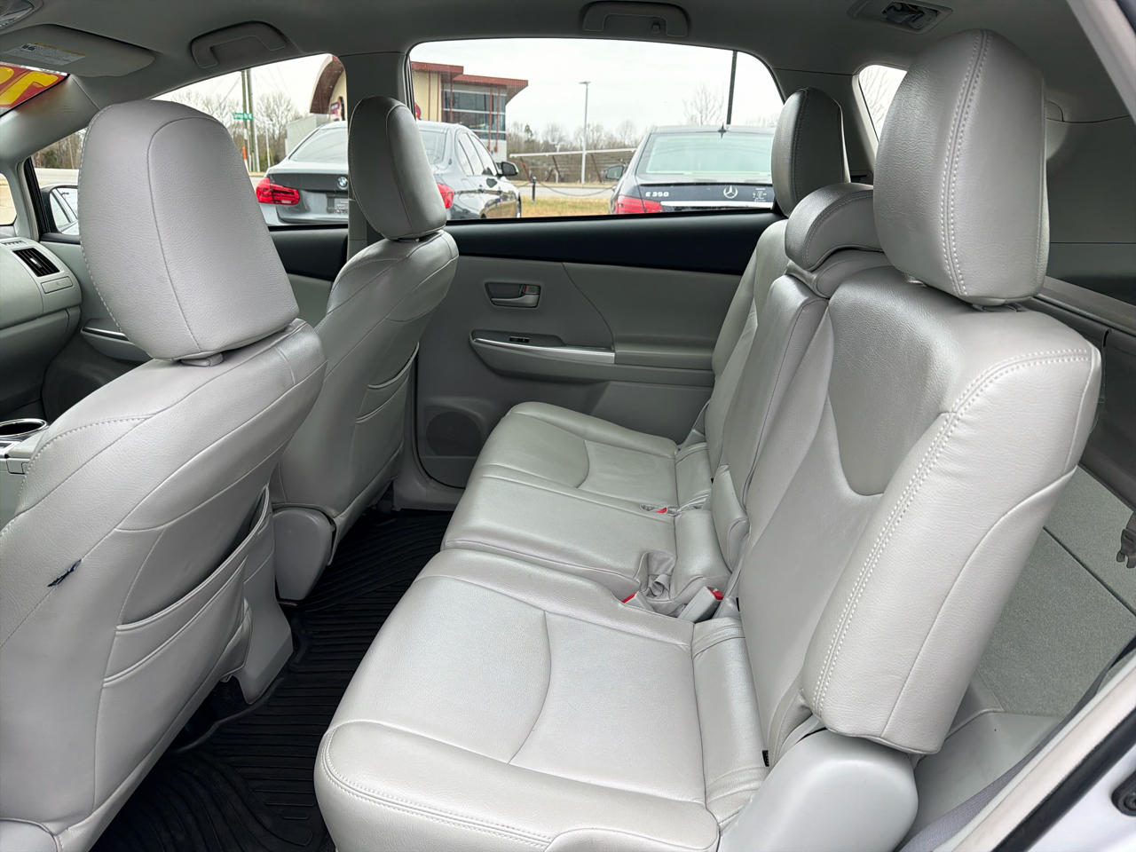 Toyota Prius V 5dr Wgn Three (Natl) 2012