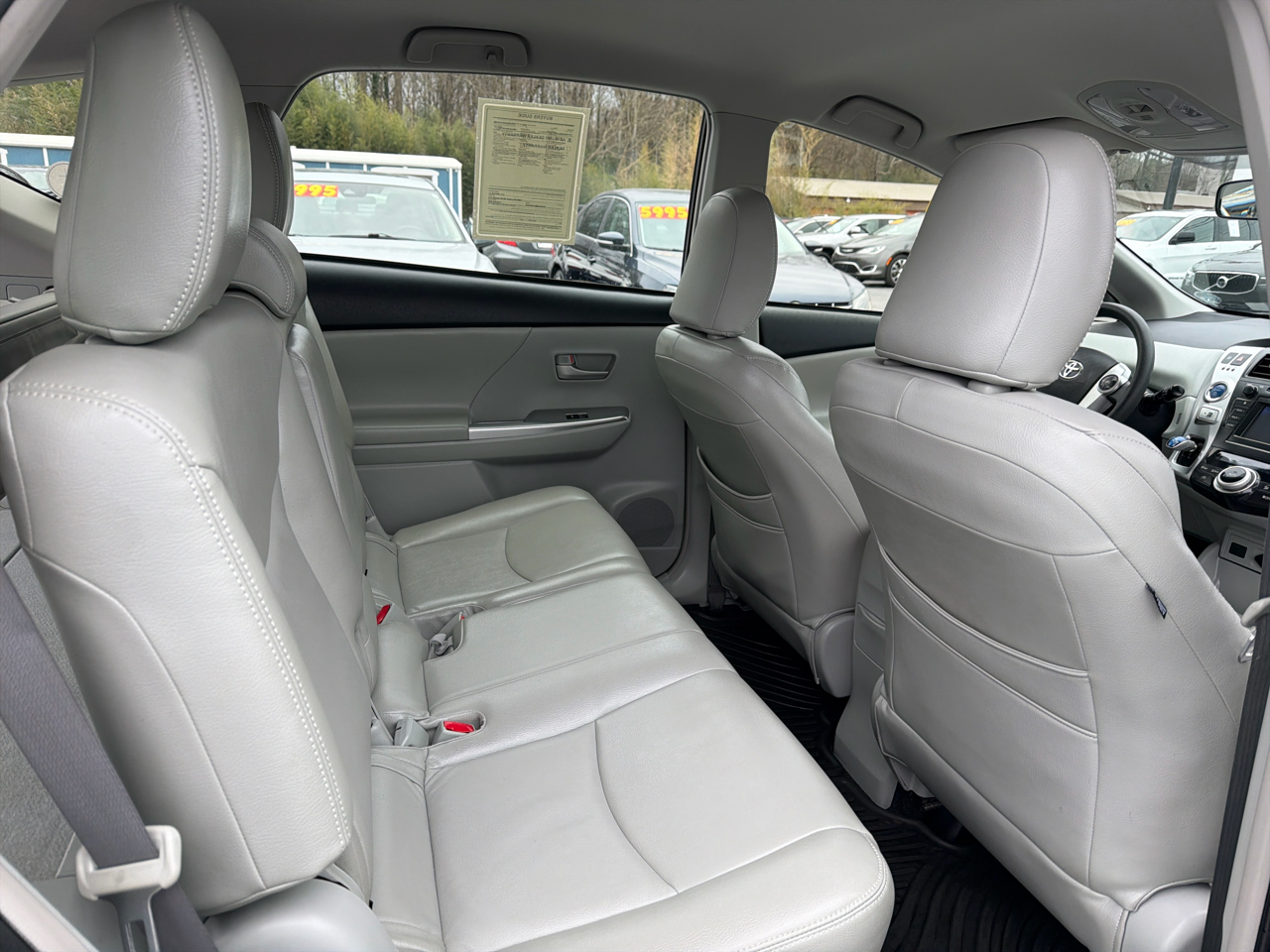 Toyota Prius V 5dr Wgn Three (Natl) 2012