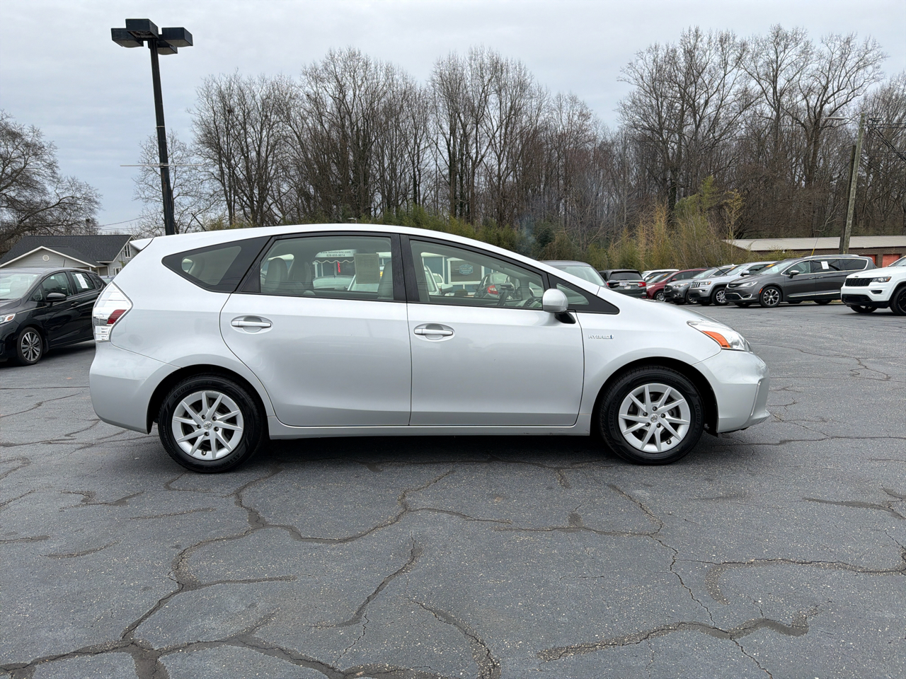 Toyota Prius V 5dr Wgn Three (Natl) 2012