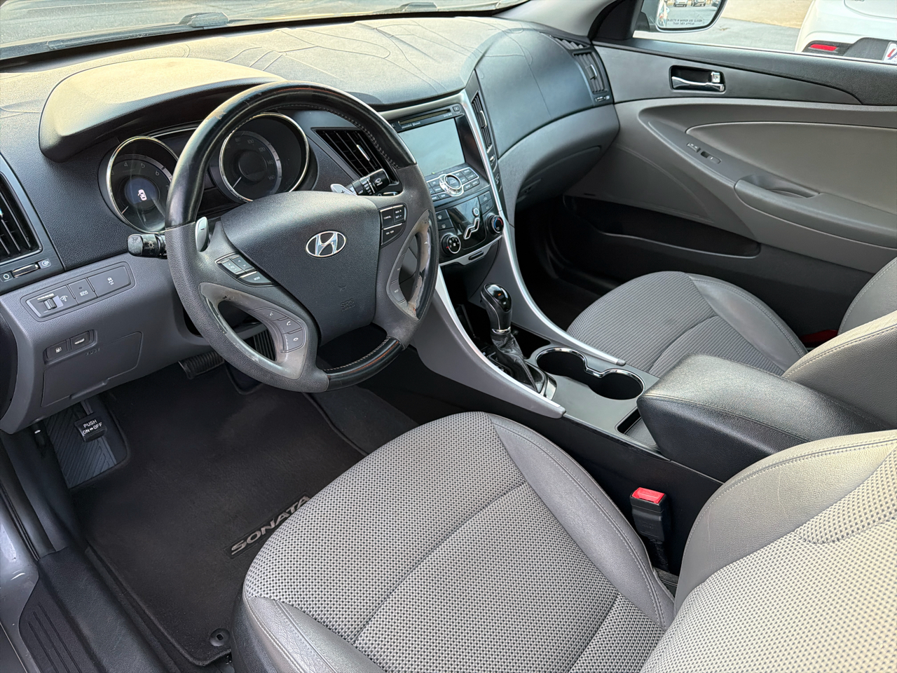 Hyundai Sonata 4dr Sdn 2.4L Auto SE 2011