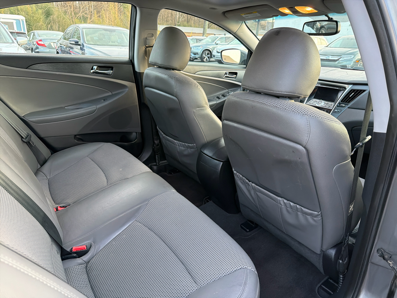 Hyundai Sonata 4dr Sdn 2.4L Auto SE 2011