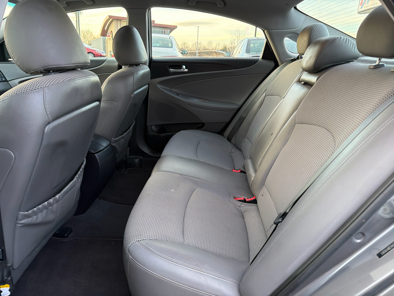 Hyundai Sonata 4dr Sdn 2.4L Auto SE 2011