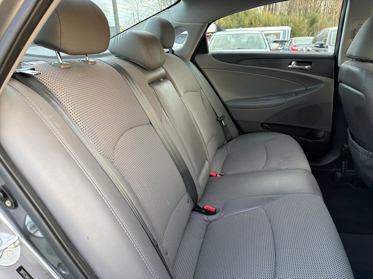 Hyundai Sonata 4dr Sdn 2.4L Auto SE 2011