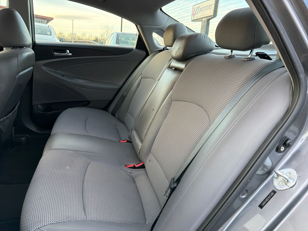 Hyundai Sonata 4dr Sdn 2.4L Auto SE 2011