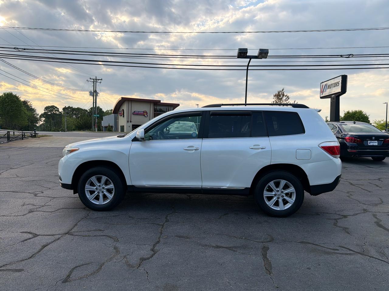 Toyota Highlander 4WD 4dr V6 (Natl) 2013