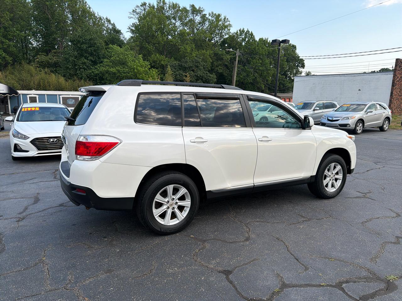 Toyota Highlander 4WD 4dr V6 (Natl) 2013