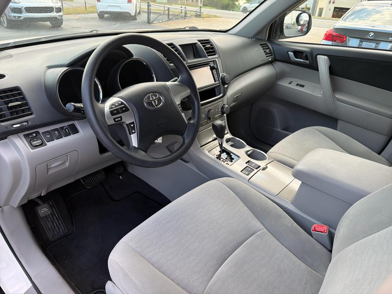 Toyota Highlander 4WD 4dr V6 (Natl) 2013
