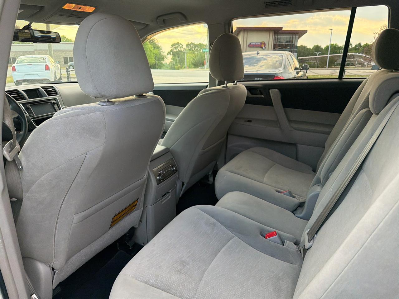 Toyota Highlander 4WD 4dr V6 (Natl) 2013