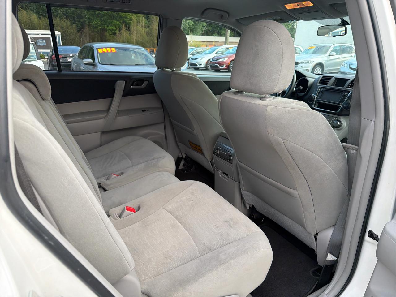 Toyota Highlander 4WD 4dr V6 (Natl) 2013