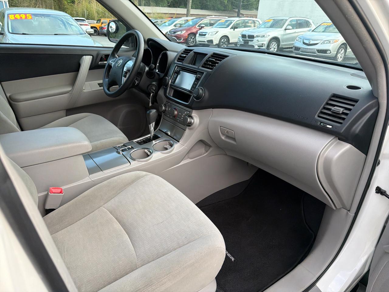 Toyota Highlander 4WD 4dr V6 (Natl) 2013