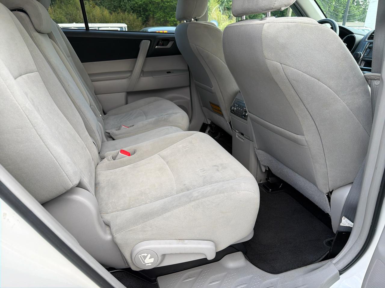 Toyota Highlander 4WD 4dr V6 (Natl) 2013