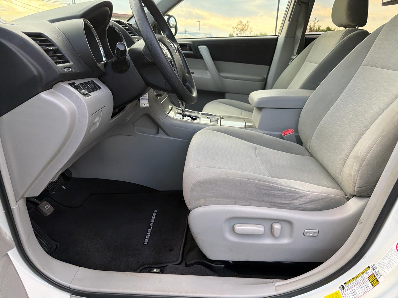 Toyota Highlander 4WD 4dr V6 (Natl) 2013