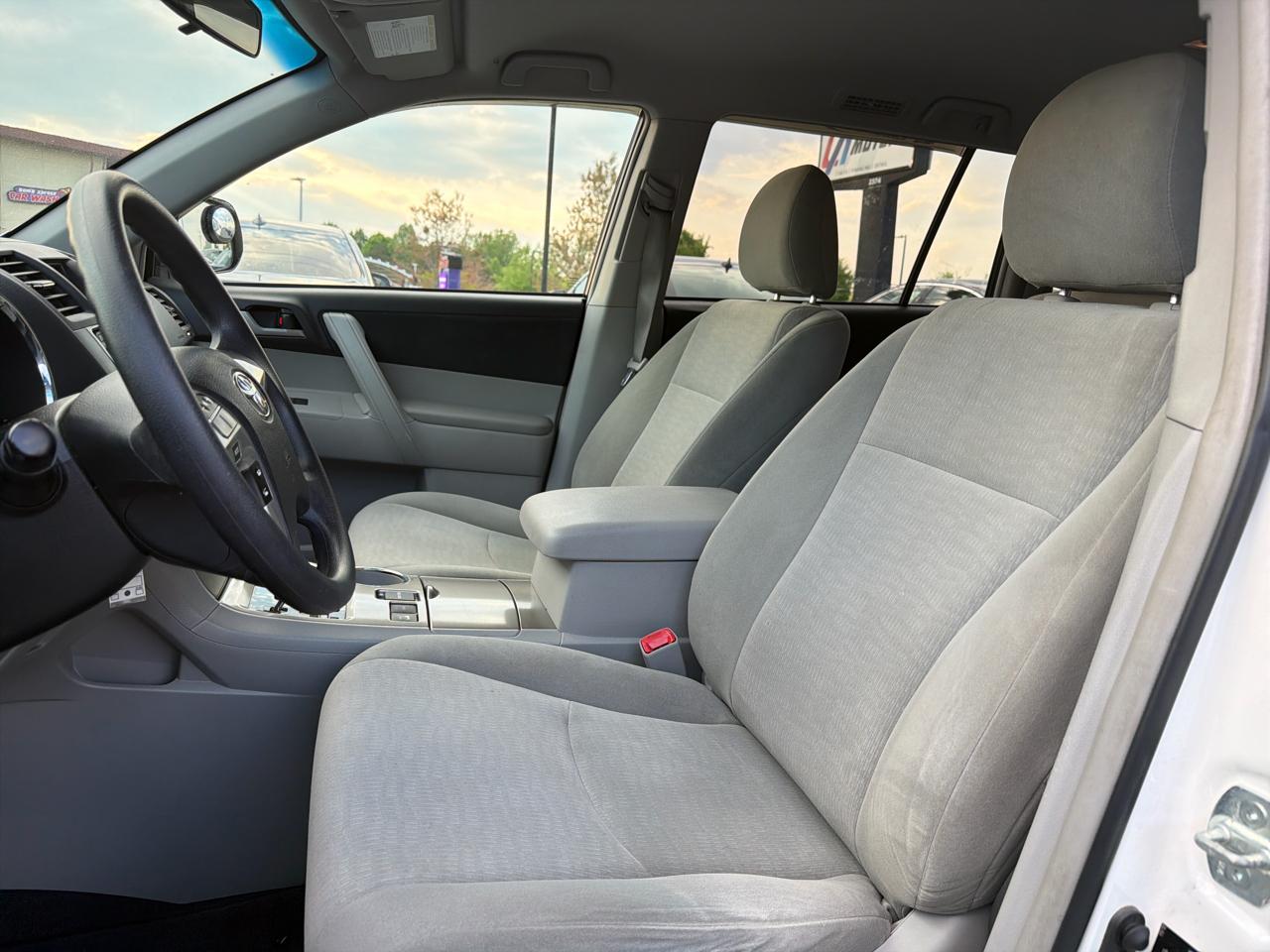 Toyota Highlander 4WD 4dr V6 (Natl) 2013