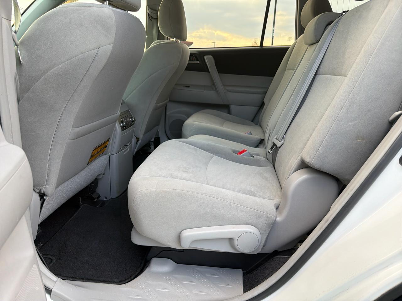 Toyota Highlander 4WD 4dr V6 (Natl) 2013