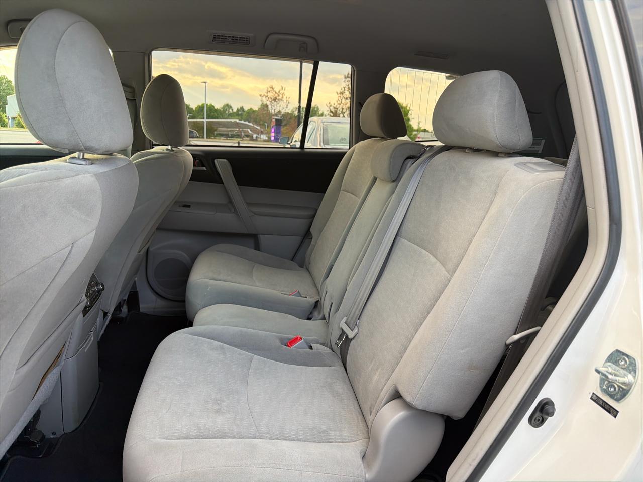Toyota Highlander 4WD 4dr V6 (Natl) 2013