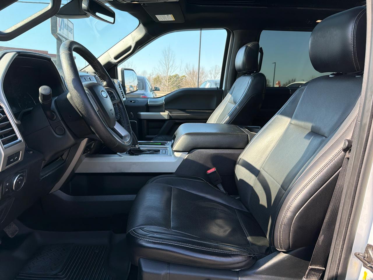 Ford F-150 4WD SuperCrew 150" Lariat 2016