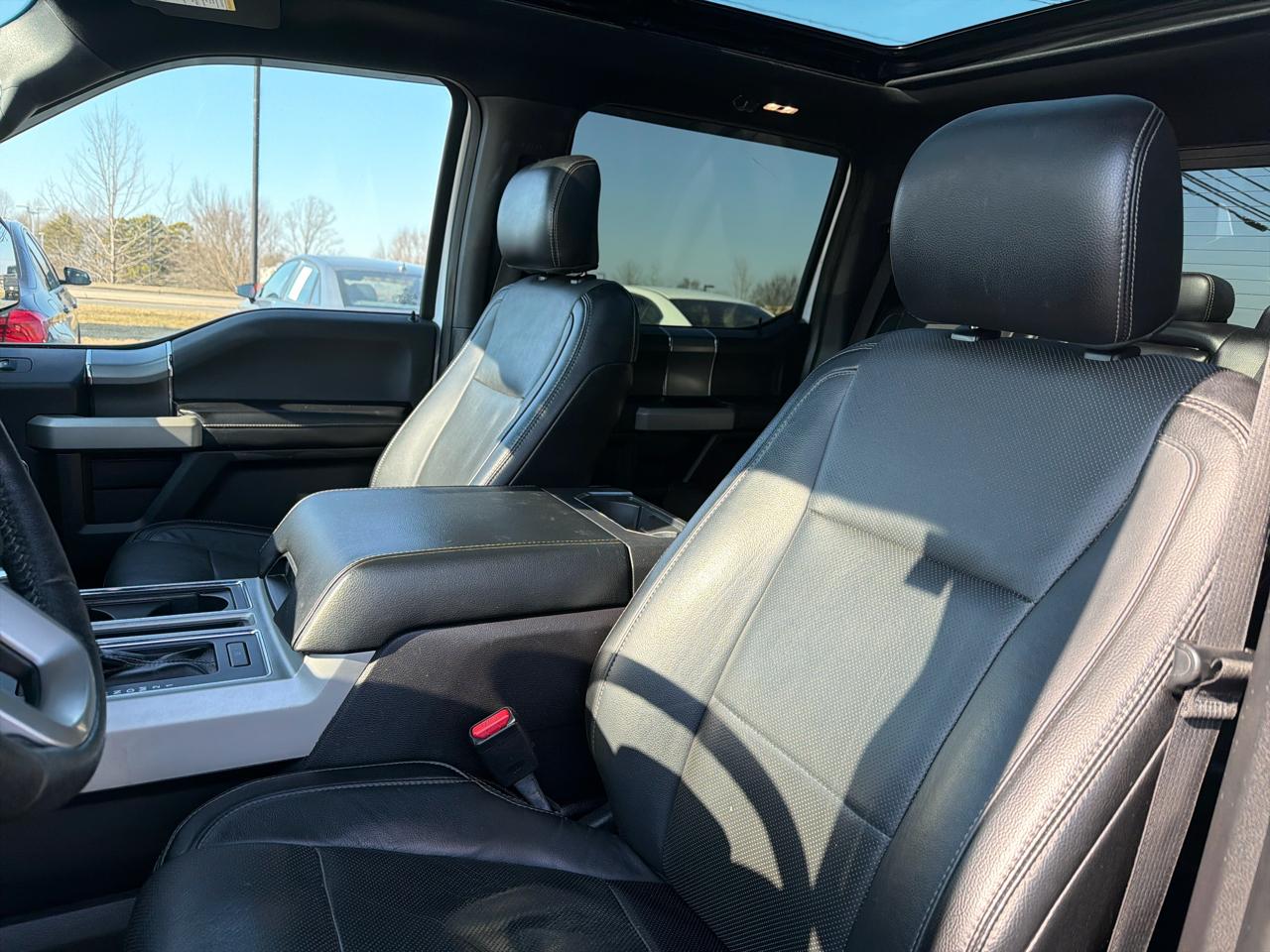 Ford F-150 4WD SuperCrew 150" Lariat 2016