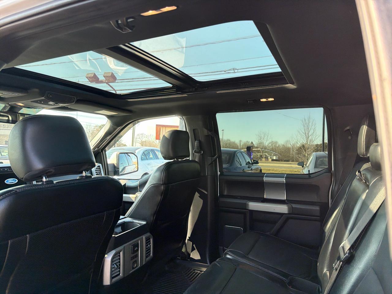 Ford F-150 4WD SuperCrew 150" Lariat 2016