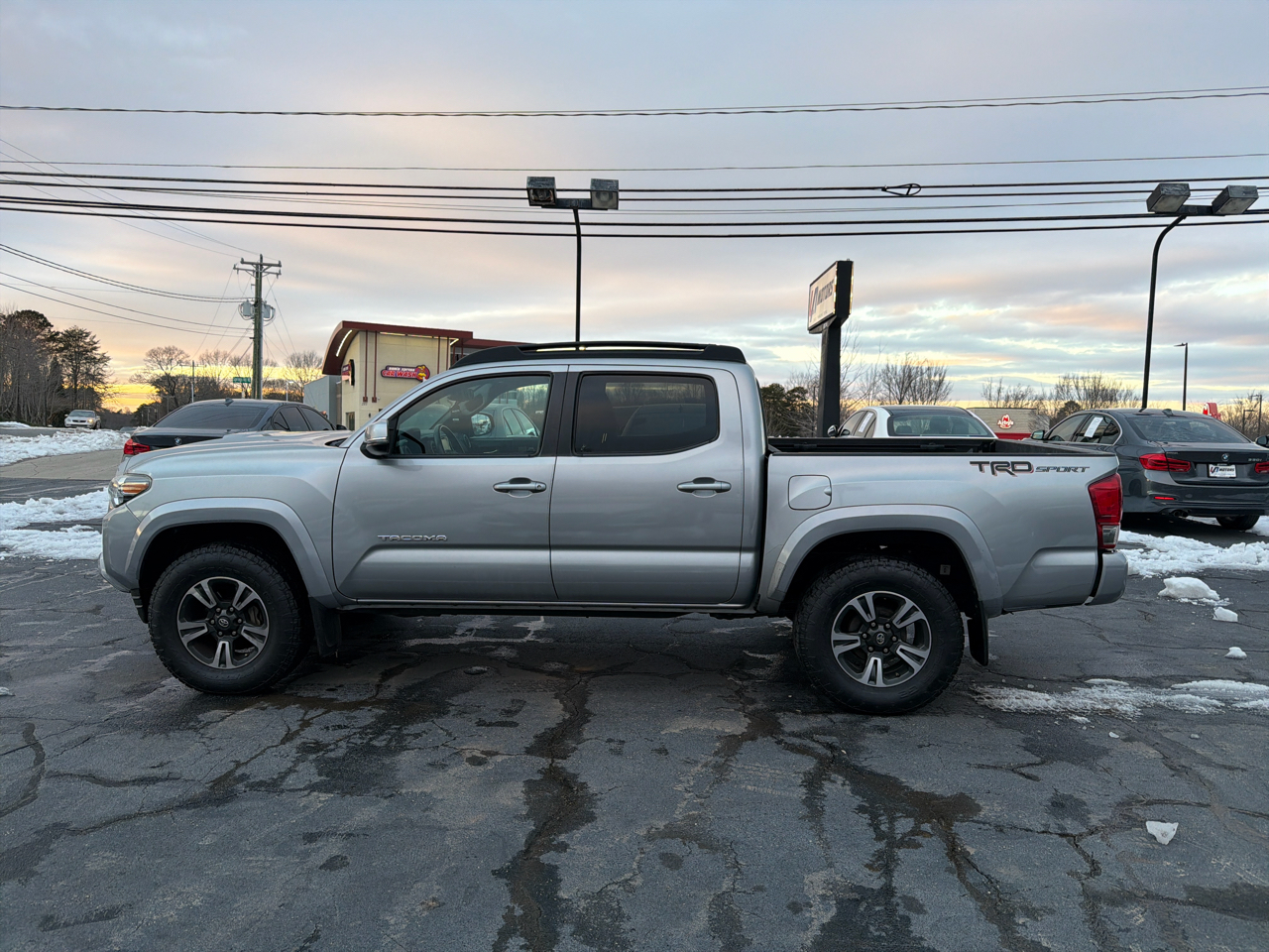 Toyota Tacoma 2WD Double Cab V6 AT TRD Sport (Natl) 2017