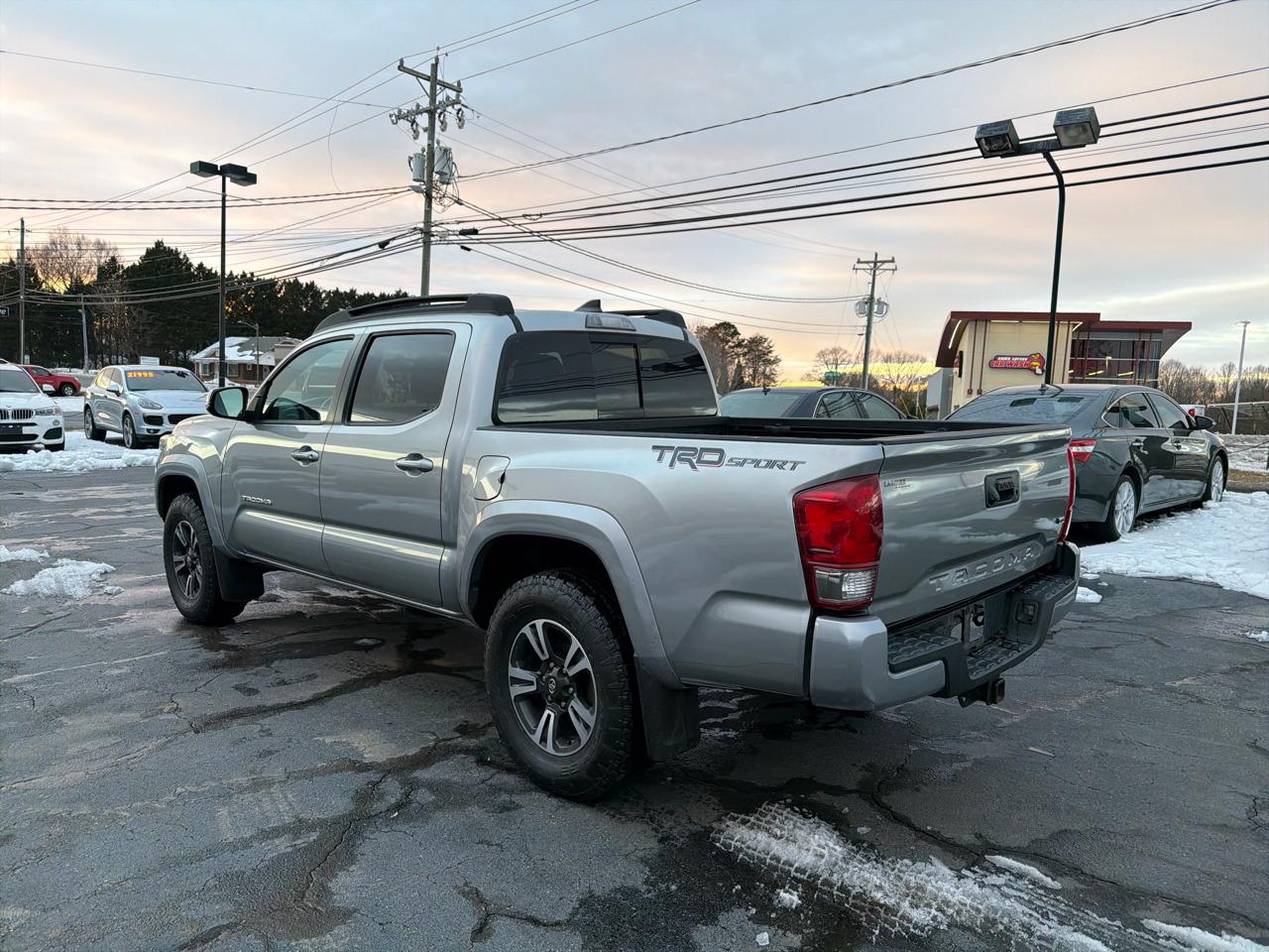 Toyota Tacoma 2WD Double Cab V6 AT TRD Sport (Natl) 2017