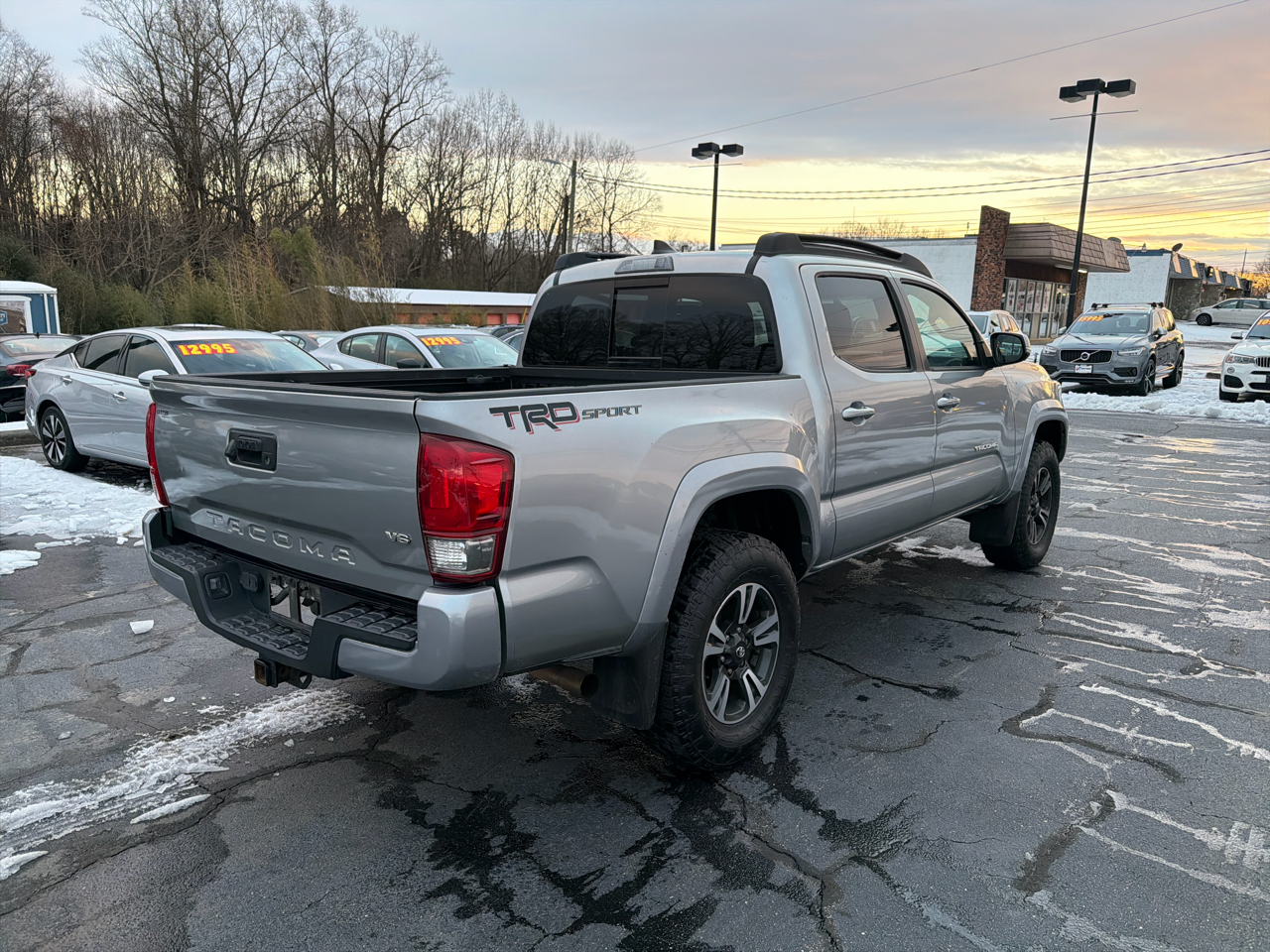 Toyota Tacoma 2WD Double Cab V6 AT TRD Sport (Natl) 2017