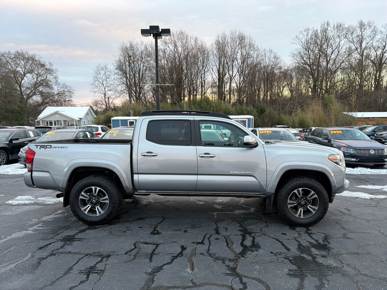 Toyota Tacoma 2WD Double Cab V6 AT TRD Sport (Natl) 2017