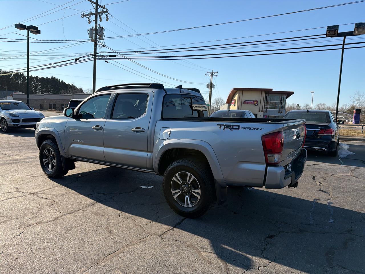 Toyota Tacoma 2WD Double Cab V6 AT TRD Sport (Natl) 2017