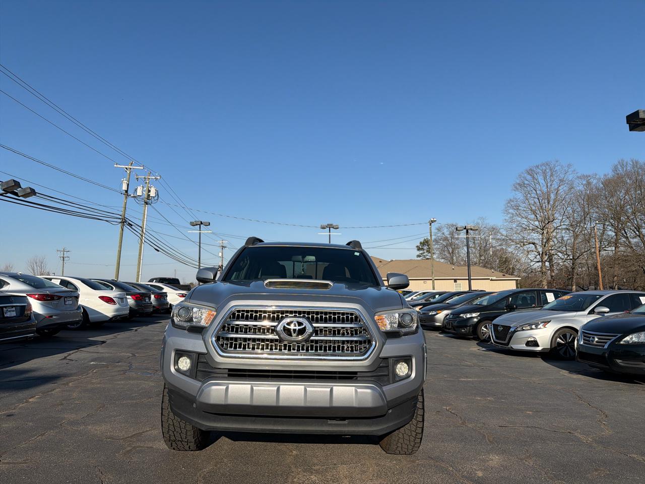 Toyota Tacoma 2WD Double Cab V6 AT TRD Sport (Natl) 2017