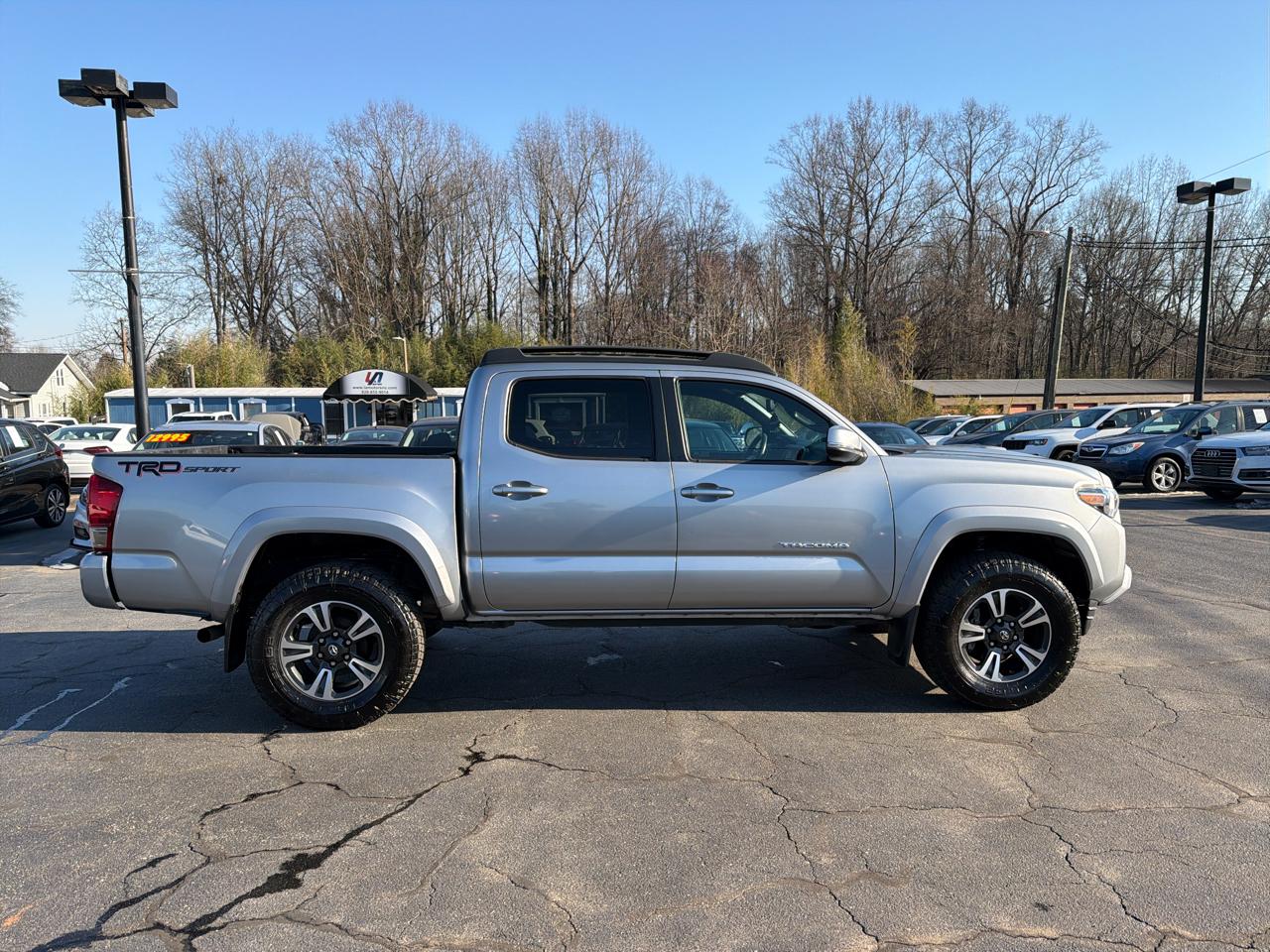 Toyota Tacoma 2WD Double Cab V6 AT TRD Sport (Natl) 2017