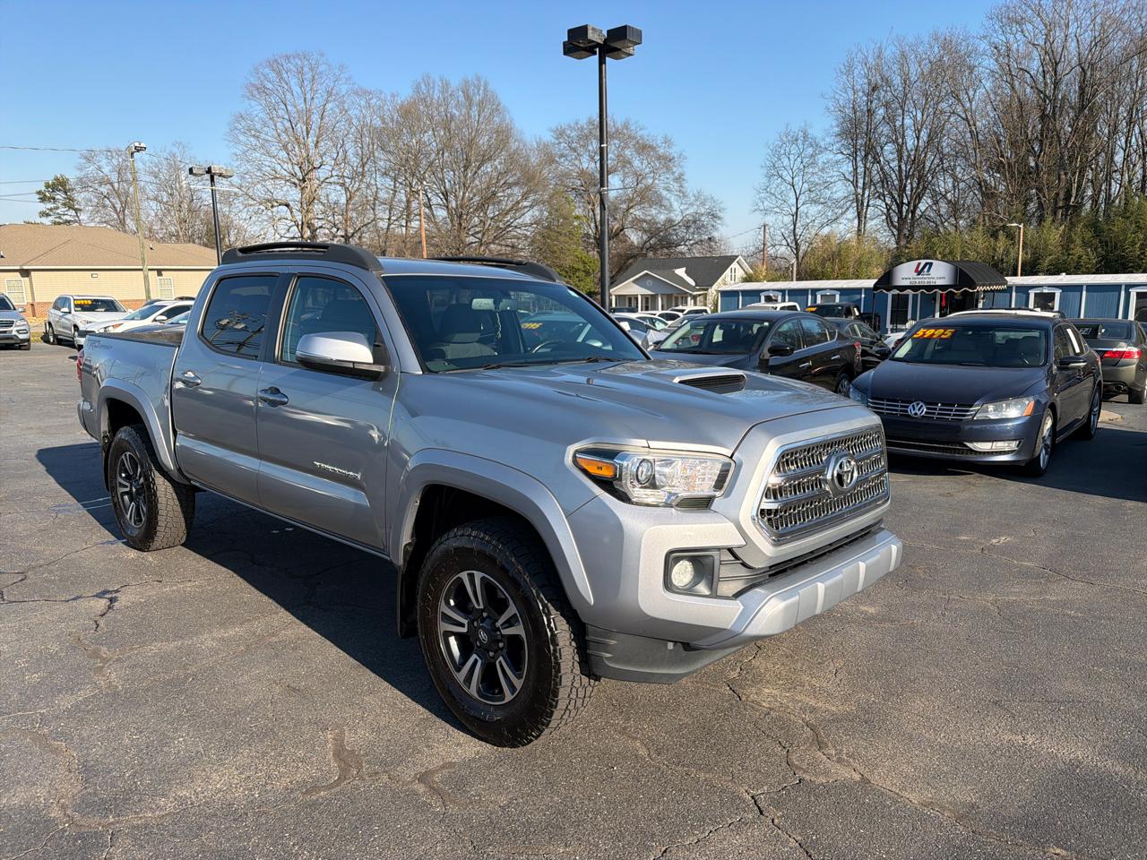 Toyota Tacoma 2WD Double Cab V6 AT TRD Sport (Natl) 2017