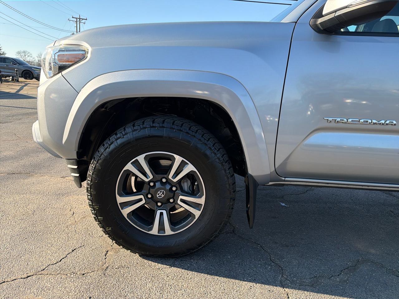 Toyota Tacoma 2WD Double Cab V6 AT TRD Sport (Natl) 2017