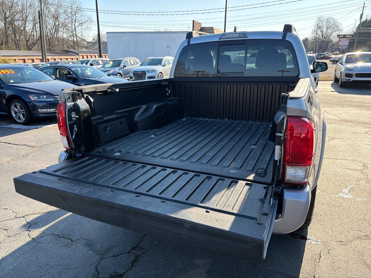 Toyota Tacoma 2WD Double Cab V6 AT TRD Sport (Natl) 2017