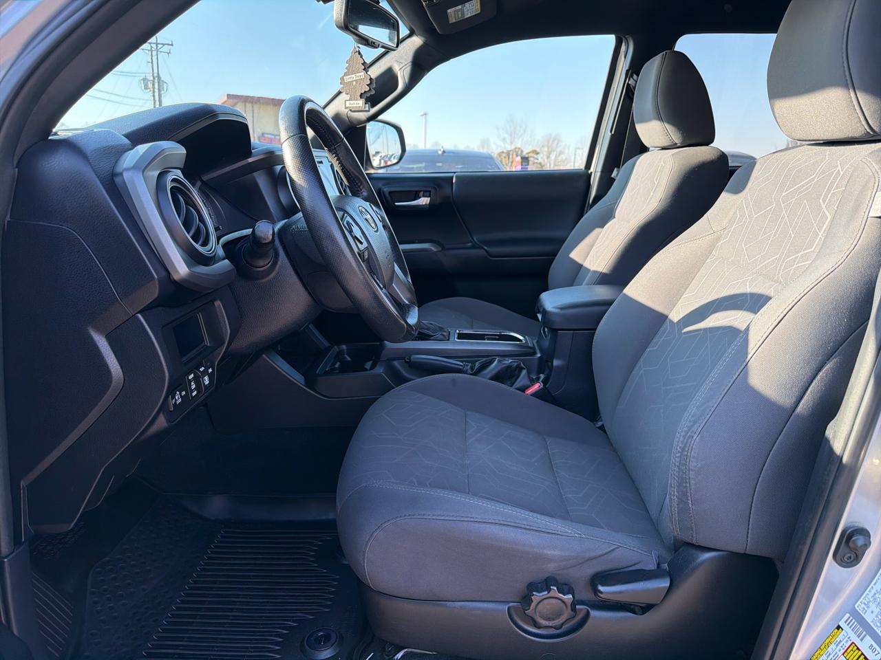 Toyota Tacoma 2WD Double Cab V6 AT TRD Sport (Natl) 2017