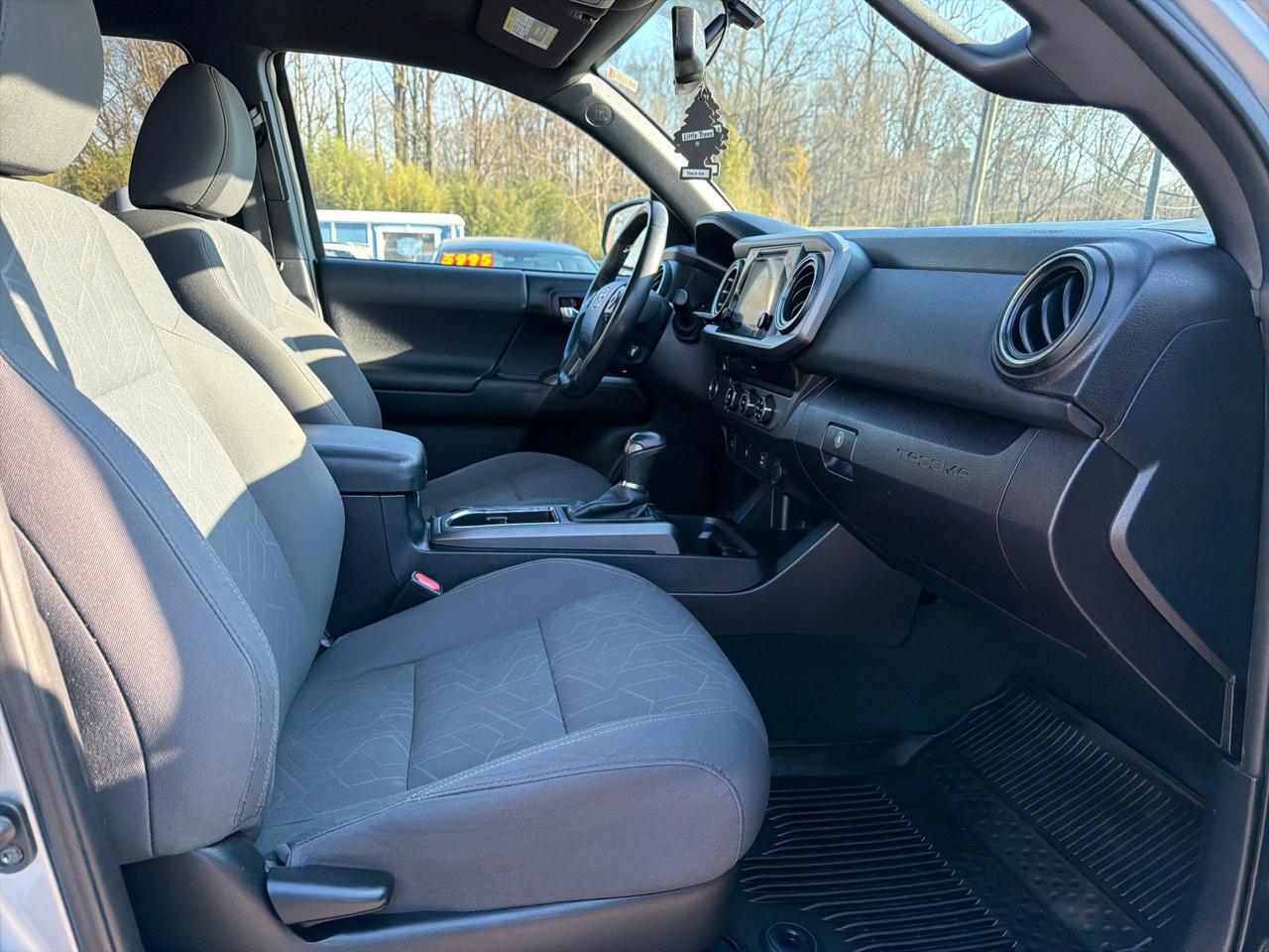 Toyota Tacoma 2WD Double Cab V6 AT TRD Sport (Natl) 2017