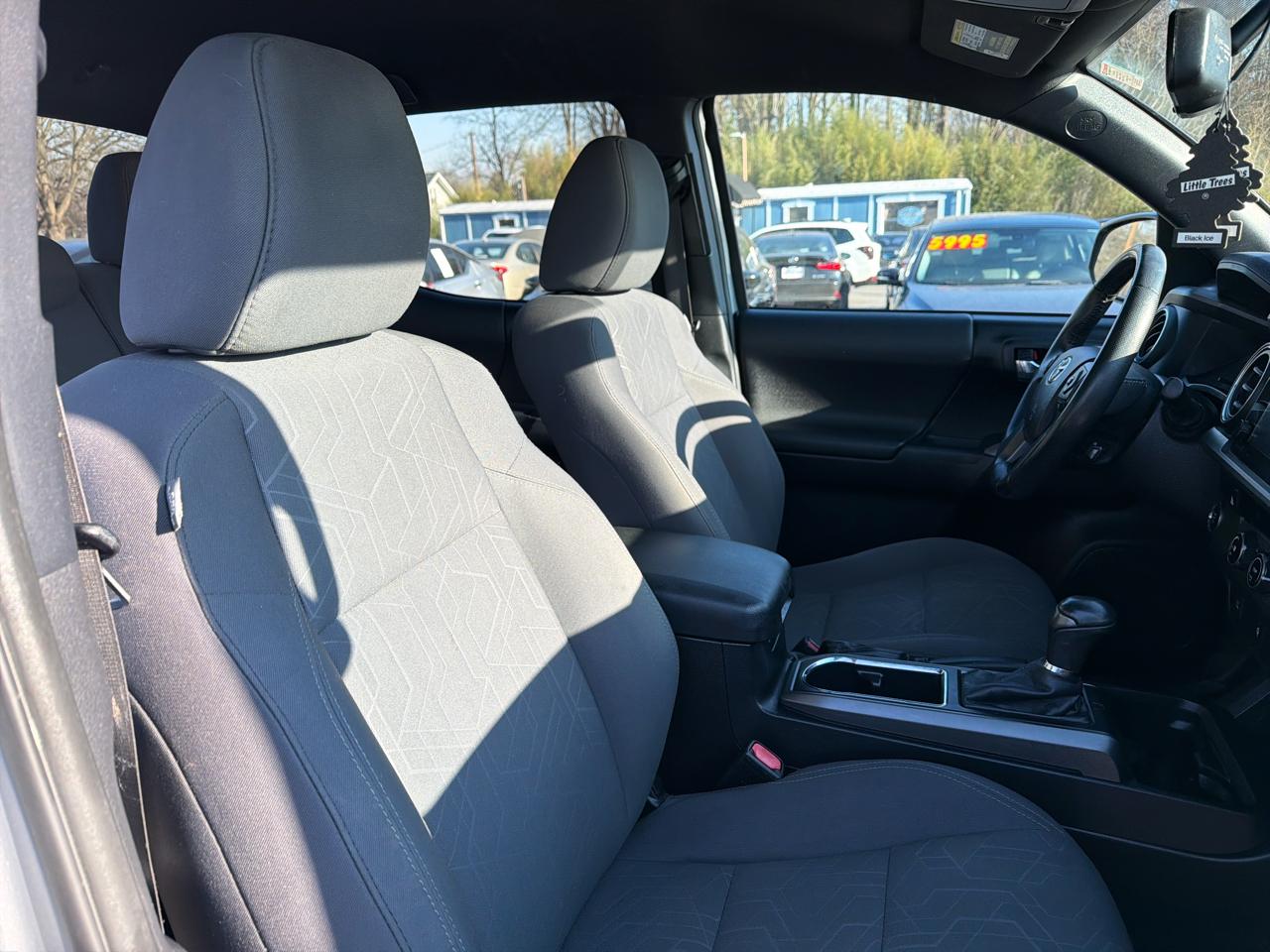 Toyota Tacoma 2WD Double Cab V6 AT TRD Sport (Natl) 2017